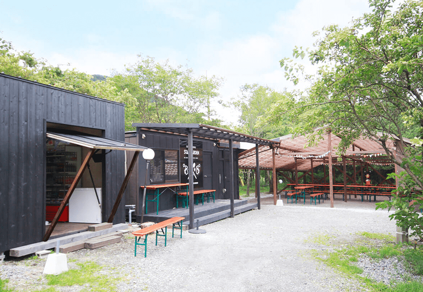 アウトドアダイニング