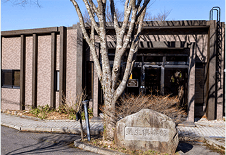 1.管理棟１Fへお越しください