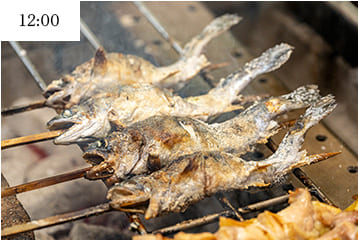 「地蔵原釣り堀センターで釣りたて新鮮な山女魚に舌鼓」大自然の清流で楽しむ山女魚の釣り堀です。自分で釣った山女魚は、炭火で塩焼きにして食べれます。釣りが苦手な方も、山女魚の塩焼きや唐揚げをお楽しみいただけます。